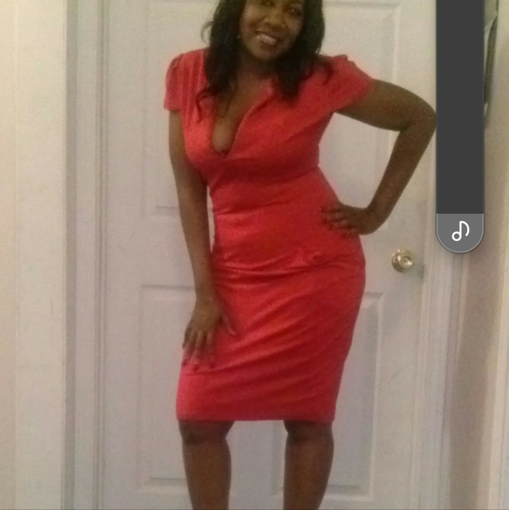 Party Dresses - Picture 2 of 4